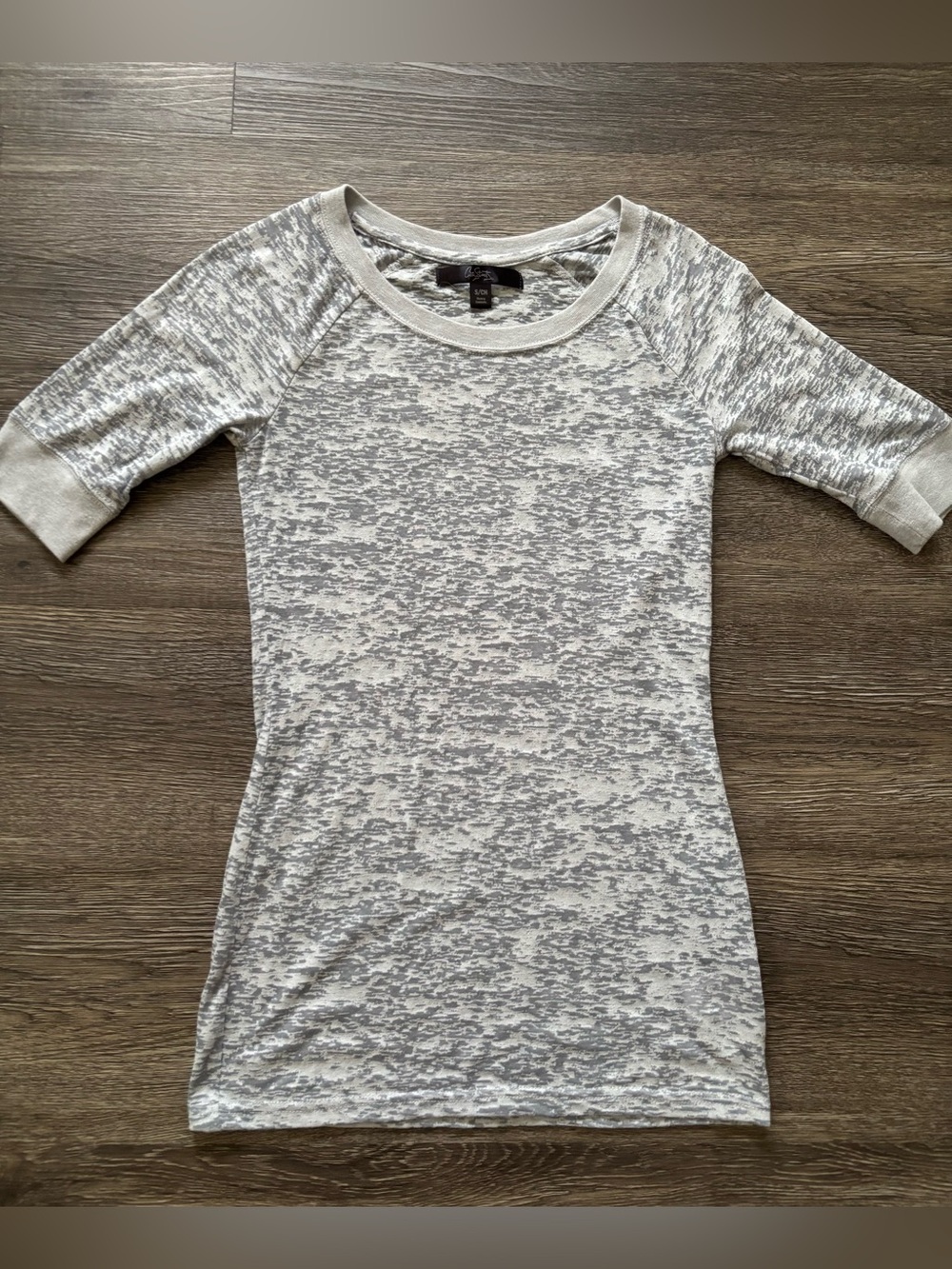 City Streets Women's Heathered Light Gray Scoop Neck Tee